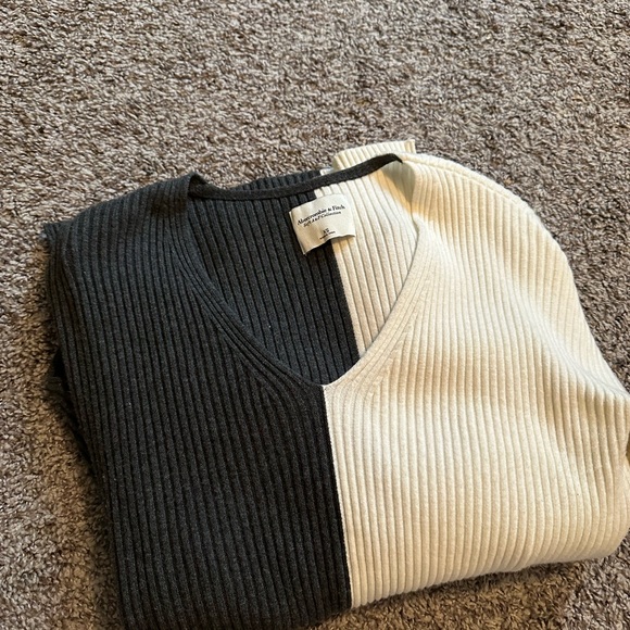 Abercrombie Soft A&F Collection Sweater XS - Picture 3 of 3